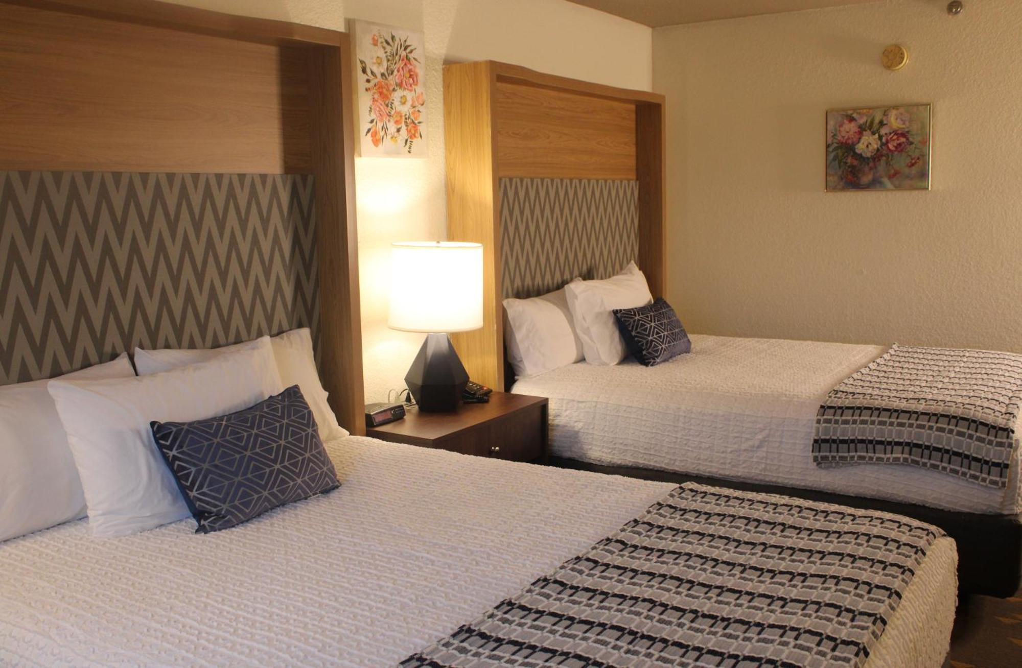 Queen Room with Two Queen Beds - Non-Smoking,1641729761:JPEG