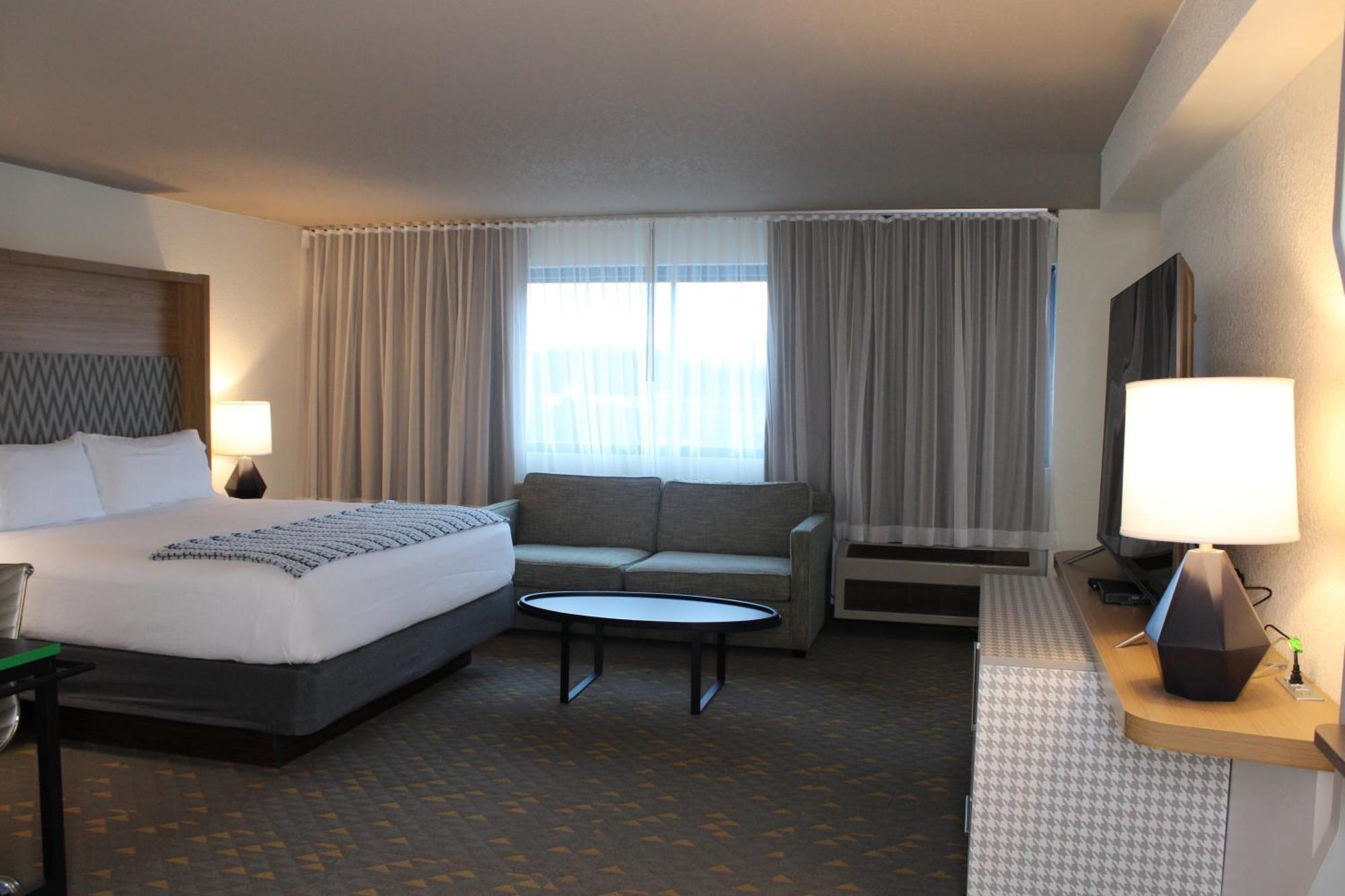 Junior King Suite - Non-Smoking,1641729790:JPEG